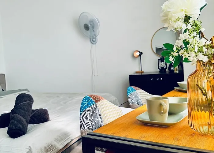 Apartment Comfortable 5br Near Kaufpark Alterlaa Vienna