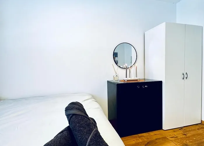 Apartment Comfortable 5br Near Kaufpark Alterlaa