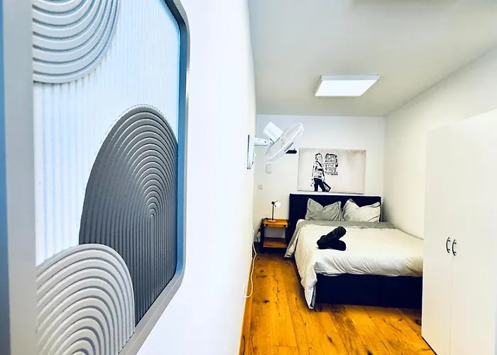 Comfortable 5br Near Kaufpark Alterlaa Apartment