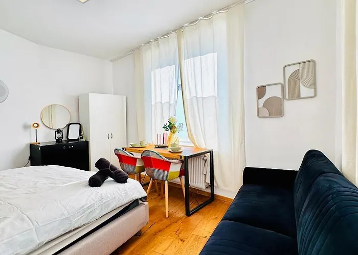 Comfortable 5br Near Kaufpark Alterlaa Apartment Vienna
