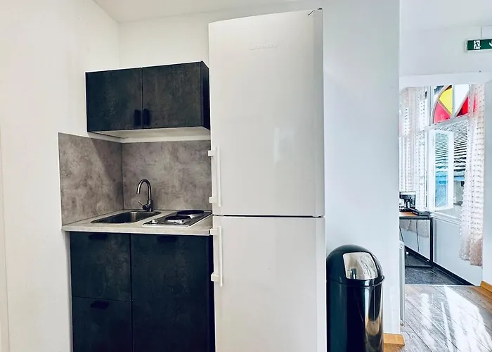 Comfortable 5br Near Kaufpark Alterlaa *