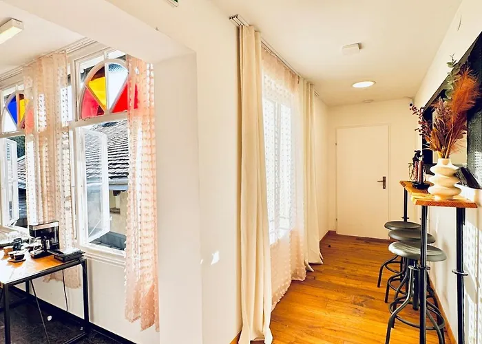 Apartment Comfortable 5br Near Kaufpark Alterlaa