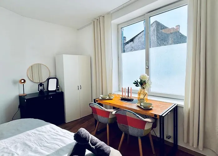 Comfortable 5br Near Kaufpark Alterlaa Apartment Vienna