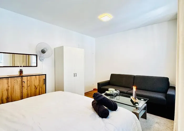 Comfortable 5br Near Kaufpark Alterlaa Apartment