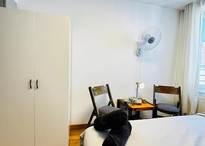 Apartment Comfortable 5br Near Kaufpark Alterlaa
