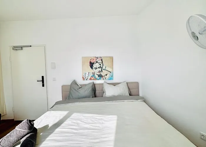 Apartment Comfortable 5br Near Kaufpark Alterlaa Vienna