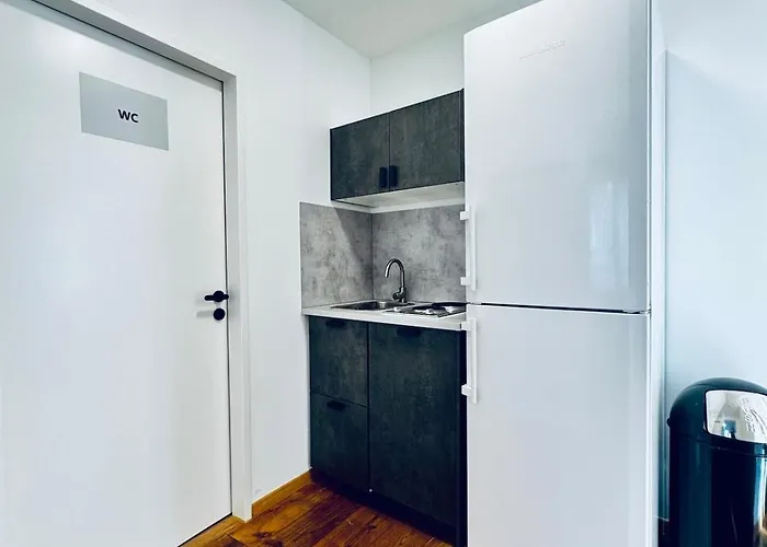 Comfortable 5br Near Kaufpark Alterlaa Apartment