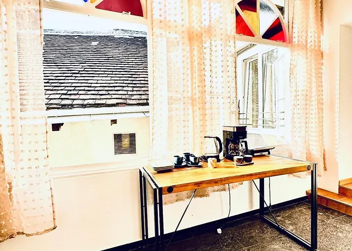 Comfortable 5br Near Kaufpark Alterlaa Apartment Vienna