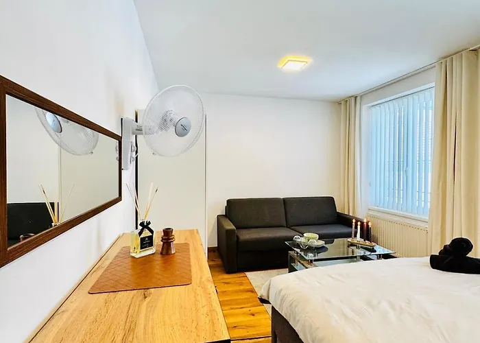 Apartment Comfortable 5br Near Kaufpark Alterlaa Vienna